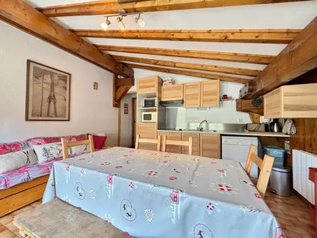 Location appartement à Notre Dame de Bellecombe, Chaleureux appartement au pied des pistes avec parking et animaux admis