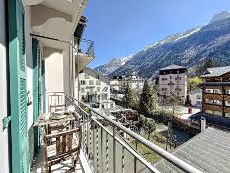 Location appartement à Chamonix Mont Blanc, Appartement rénové à Chamonix, balcon, parking