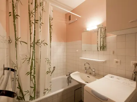 Studio 31 m² centre-ville, balcon sud, 5 personnes : photo 14