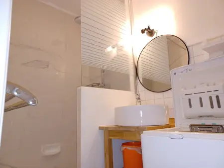 Studio 26 m² centre Brides-les-Bains, balcon et parking : photo 4
