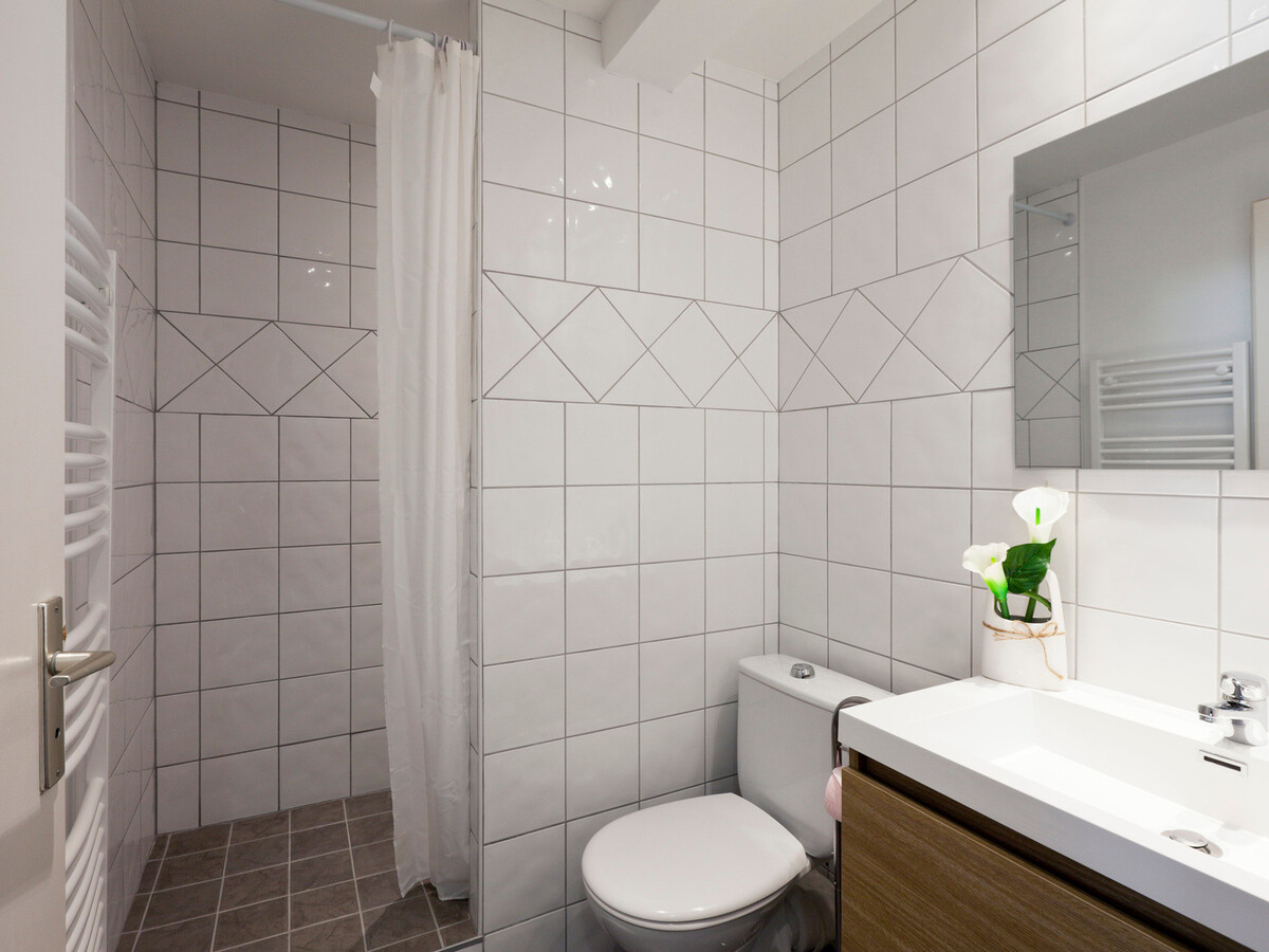 Studio 28 m² balcon 12 m², centre Brides-les-Bains - Photo 7