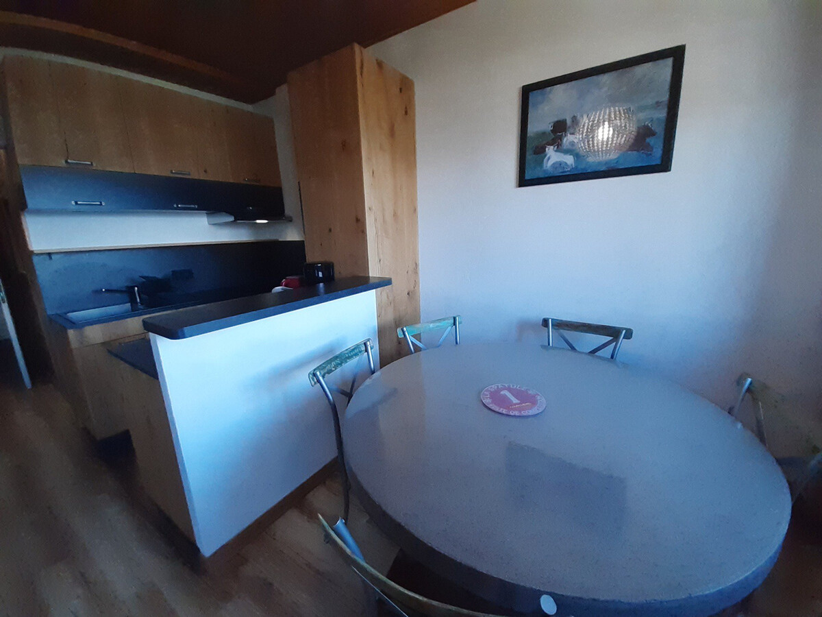 T2 Courchevel 1850 : accès pistes, parking, vue vallée - Photo 4