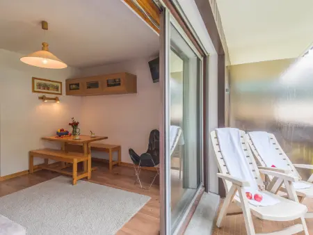 Studio 24m² balcon Sud-Ouest, vue Brévent à Chamonix : photo 4
