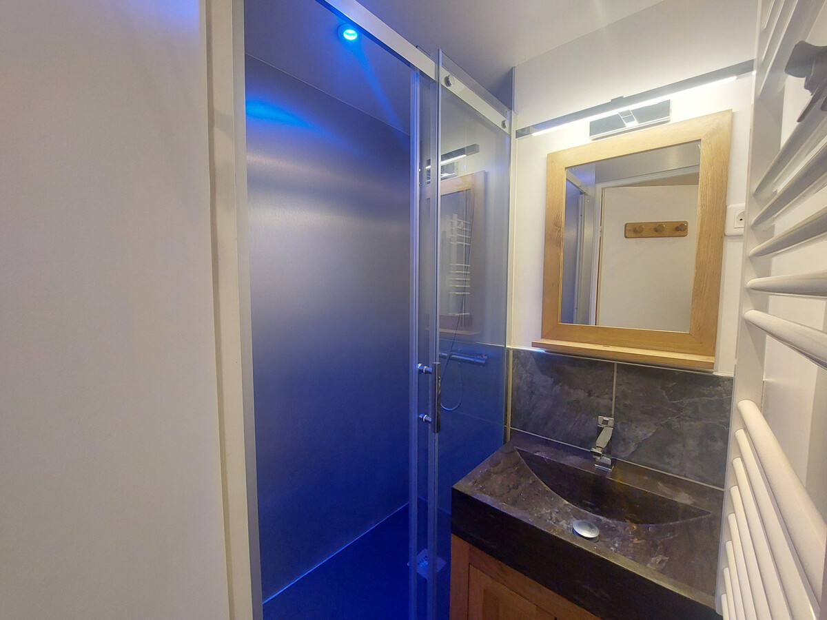 Studio 22m² rénové aux Deux Alpes, balcon vallée - Photo 4