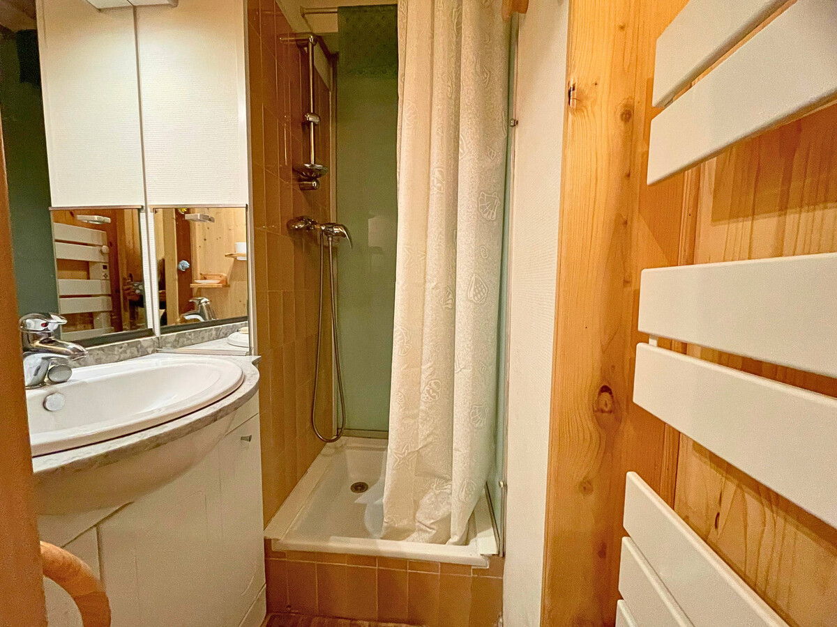Studio 17m² aux Menuires, skis aux pieds, vue montagne - Photo 7