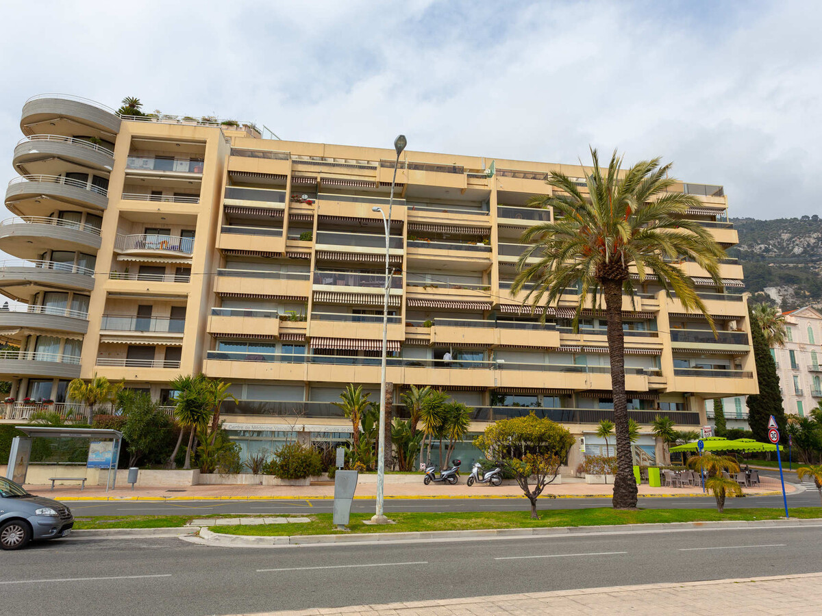 2P avec terrasse vue mer et garage à Menton - Photo 12