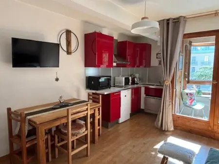 Studio 25m² balcon vue thermes, 4 pers à Brides-les-Bains : photo 3