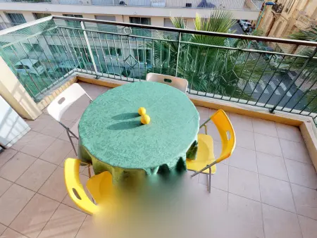 Spacieux 3P centre-ville Menton, terrasse et parking : photo 2