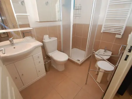 Spacieux 3P centre-ville Menton, terrasse et parking : photo 8