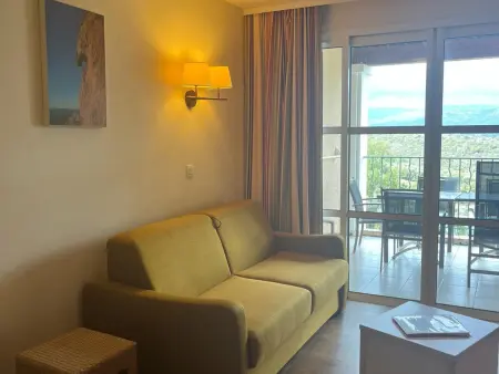 Duplex 6 pers. à Saint-Raphaël, terrasse, solarium et parking : photo 4