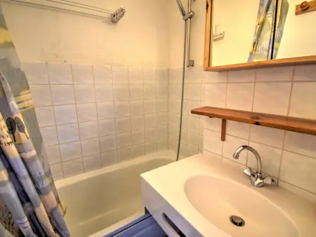 Appartement 2 pièces pied du téléphérique, balcon 16m² : photo 4