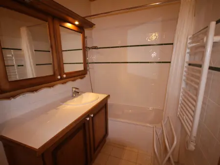 Appartement 4 chambres avec parking et accès piscine : photo 3