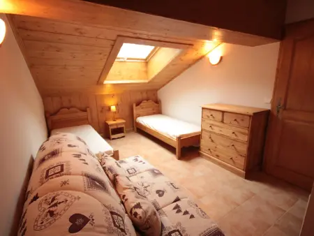 Appartement 4 chambres avec parking et accès piscine : photo 15