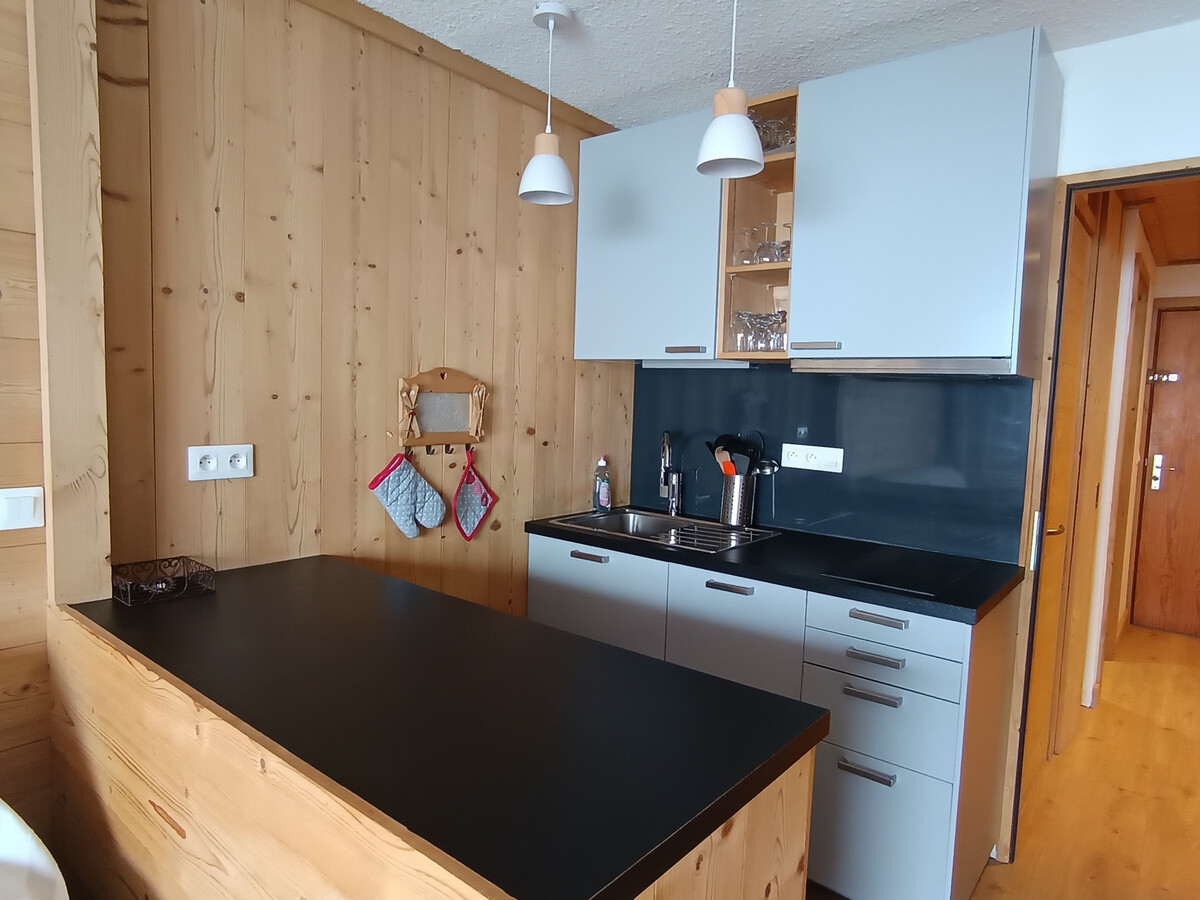 Appartement 40m² rénové, balcon sud vue pistes à Montgenèvre - Photo 4