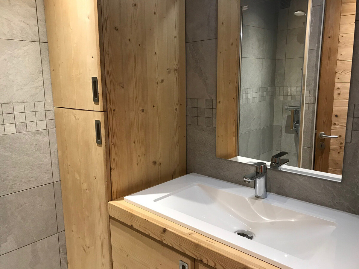 Appartement 40m² rénové, balcon sud vue pistes à Montgenèvre - Photo 9