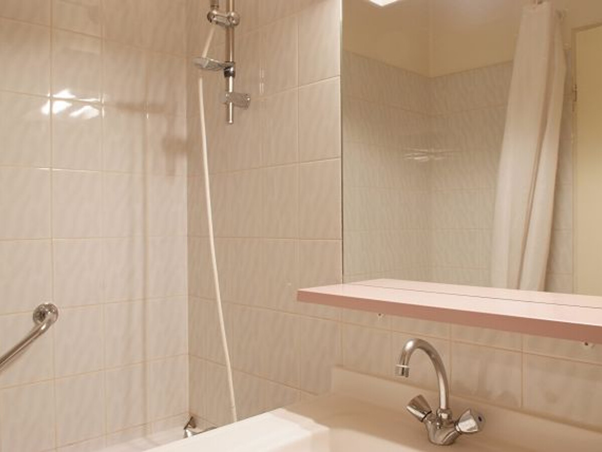 Studio 25m² balcon vue thermes, parking inclus à Brides - Photo 7