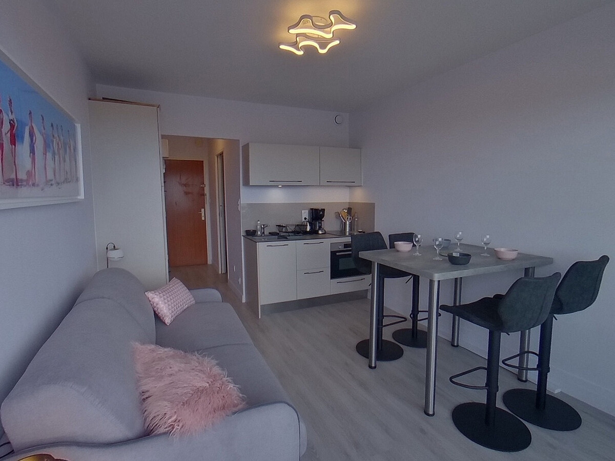 Studio rénové avec balcon vue mer, WIFI, proche plage et commerces - 2 pers - Photo 3
