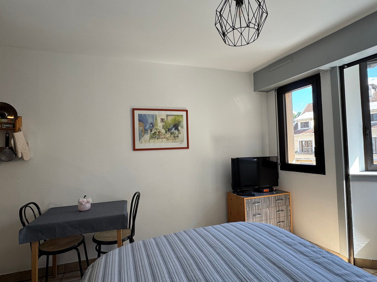 Studio hypercentre Aix-les-Bains avec parking privé - Photo 3