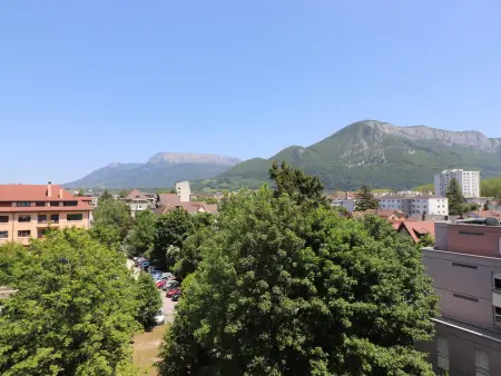 Annecy : 2 pièces rénové près du lac avec parking : photo 8