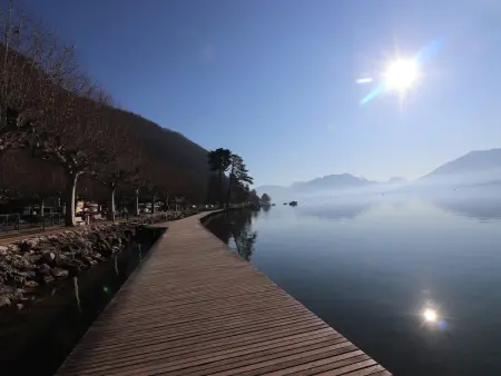 Annecy : 2 pièces rénové près du lac avec parking : photo 9