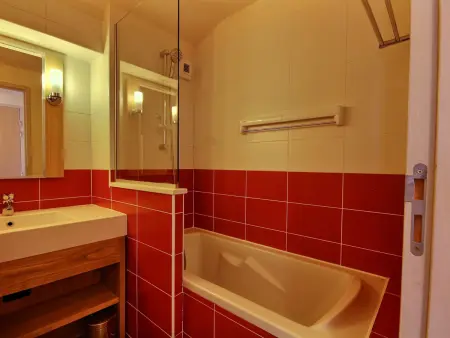 Studio-cabine 4 pers avec balcon, 50 m des pistes : photo 8