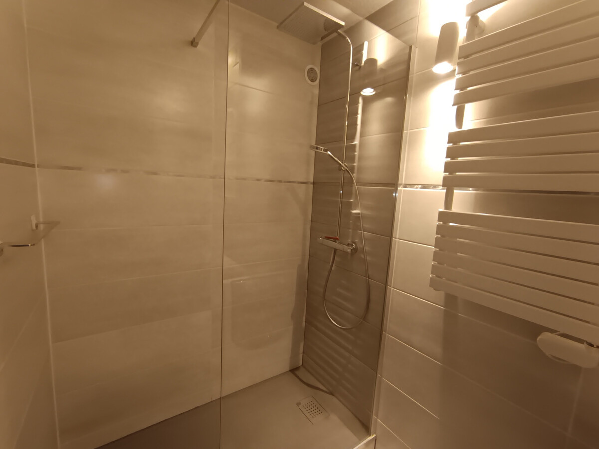 Appartement rénové 38m² balcon plein sud, vue pistes - Photo 8
