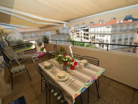 Appartement 2P centre-ville Menton, terrasse et parking : photo 11