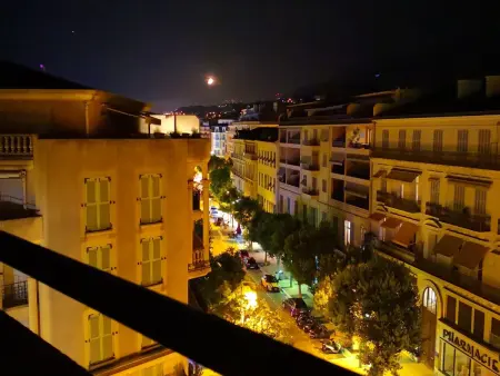 Appartement 2P centre-ville Menton, terrasse et parking : photo 12