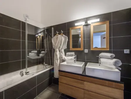 Superbe appartement T5 spacieux avec parking à Courchevel Moriond : photo 9