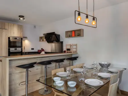 Appartement spacieux à Courchevel avec parking et animaux admis : photo 4