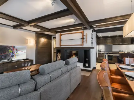 Chic appartement central avec cheminée et parking à Courchevel : photo 4
