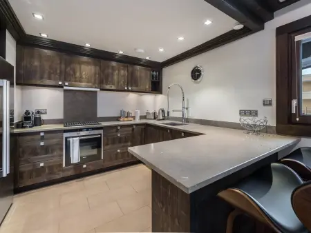 Chic appartement central avec cheminée et parking à Courchevel : photo 6