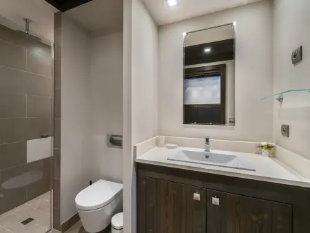 Chic appartement central avec cheminée et parking à Courchevel : photo 12