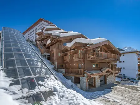 Chic appartement central avec cheminée et parking à Courchevel : photo 14