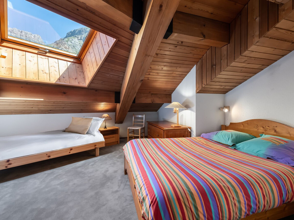 Duplex 3 pièces mezzanine, centre Val-d'Isère, parking - Photo 7