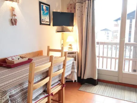 Location appartement à Les Carroz d'Arâches, Studio chaleureux 4 pers, centre village, proche pistes et commerces, balcon sud-ouest