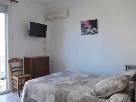 Studio 4 pers climatisé, balcon vue mer, parking : photo 3