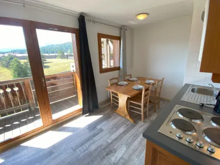 Appartement avec balcon plein sud au Dévoluy, pistes à 200 m : photo 5