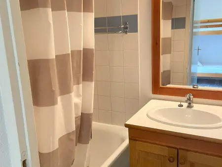 Appartement avec balcon plein sud au Dévoluy, pistes à 200 m : photo 12