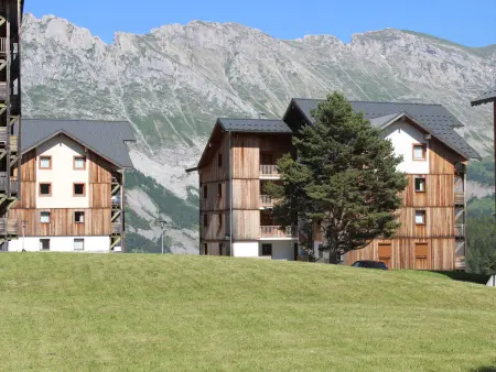 Appartement avec balcon plein sud au Dévoluy, pistes à 200 m : photo 24