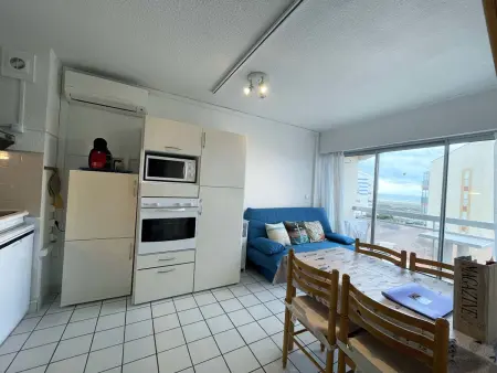 T2 climatisé avec cabine et parking privé au Barcarès, 4 pers. : photo 2