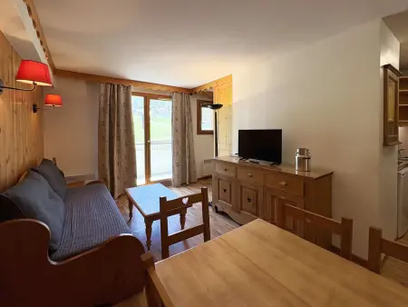 Location appartement à Les Orres, Appartement cosy avec WiFi gratuit, piscine chauffée, sauna, et accès direct aux pistes, Les Orres 1800.
