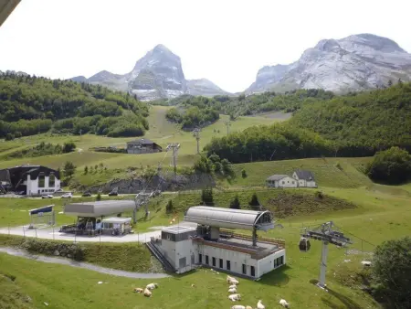 Studio 6 pers. balcon sud et accès direct pistes à Gourette : photo 11