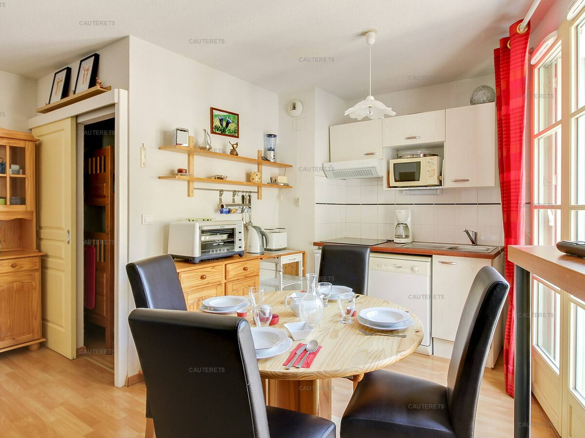 T2 cabine 6 pers, balcon EST, parking, centre Cauterets - Photo 2