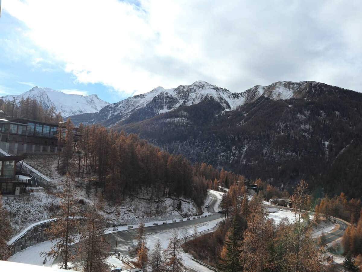 Studio rénové aux Orres, balcon sud, accès pistes - Photo 10
