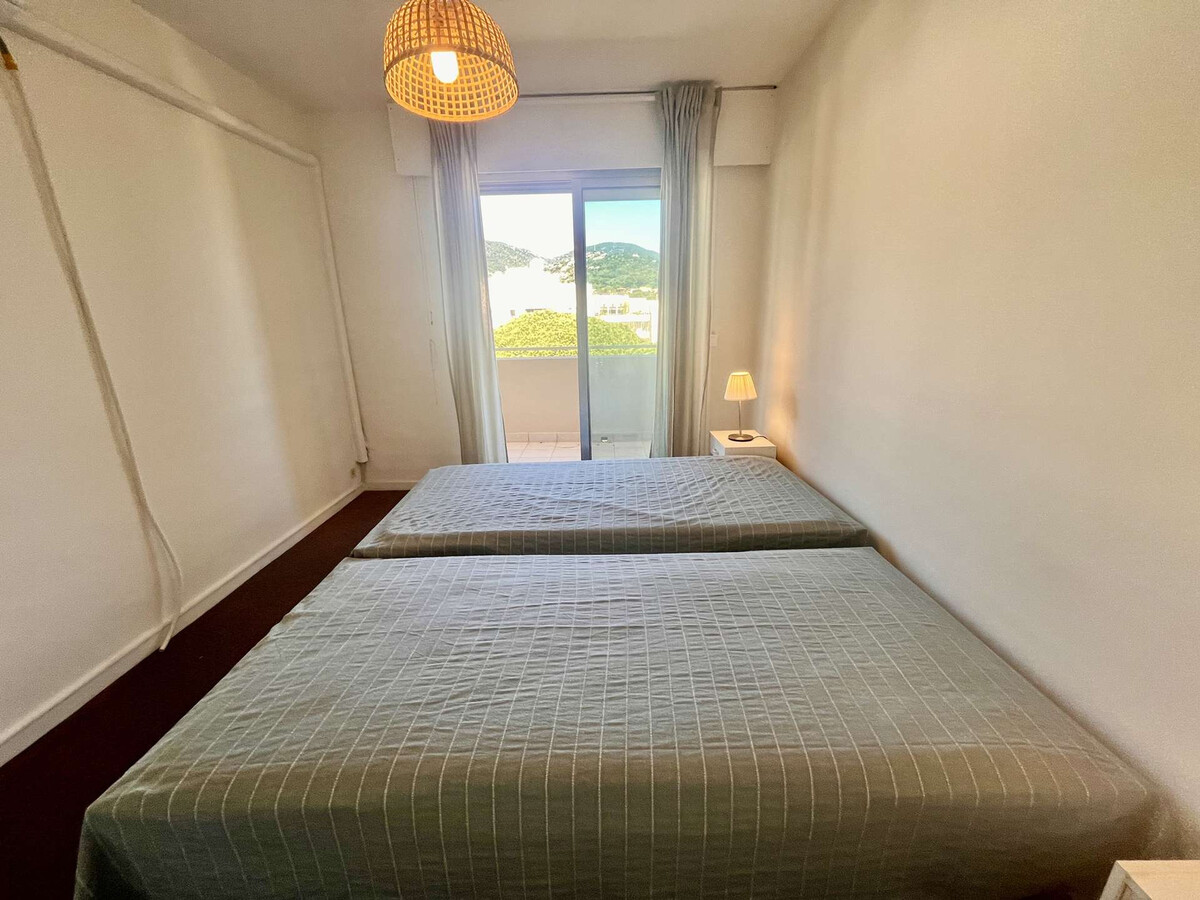 Appartement 2 pièces Cavalaire, balcon vue mer à 300m plage - Photo 10