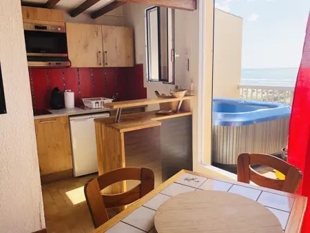 Studio rénové avec jacuzzi, terrasse et parking privé à Marseillan-Plage - Photo 1