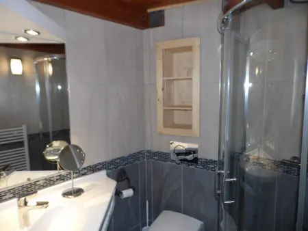 Studio rénové avec jacuzzi, terrasse et parking privé à Marseillan-Plage - Photo 4