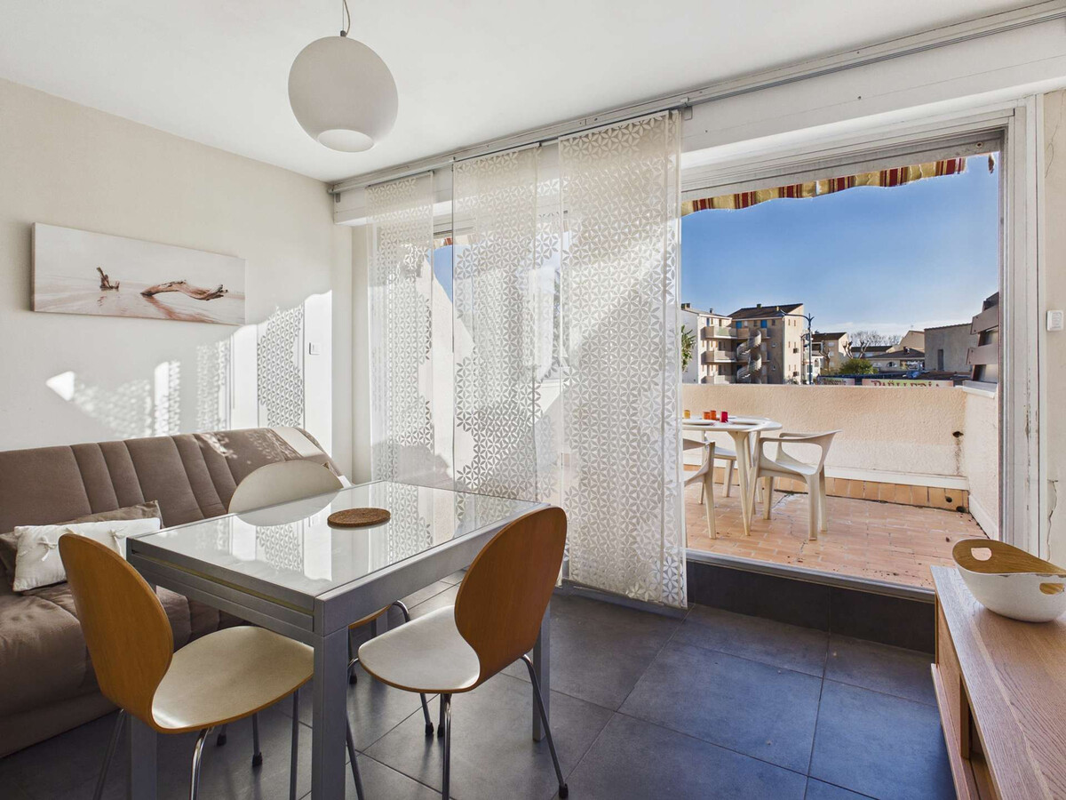 T2 Marseillan-Plage : terrasse sud/ouest et parking privé - Photo 6