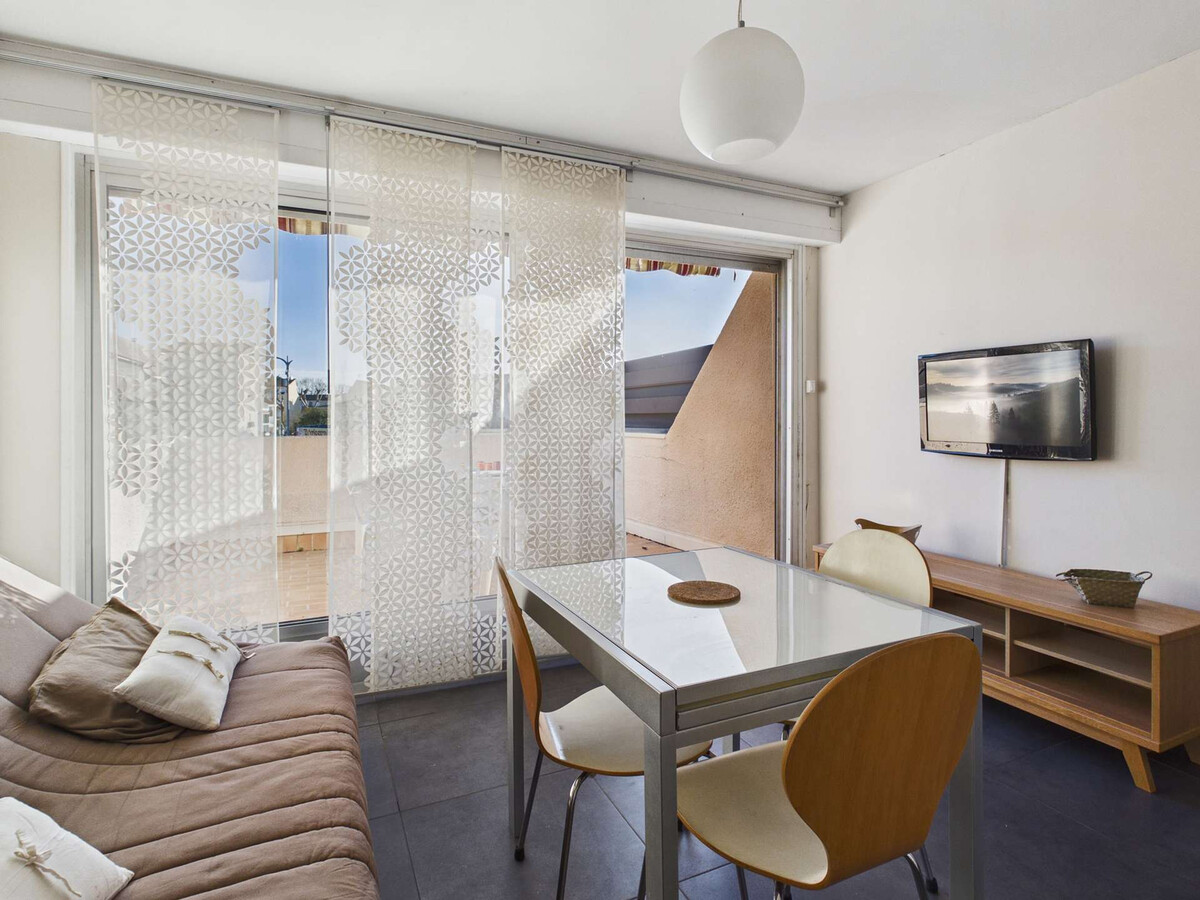 T2 Marseillan-Plage : terrasse sud/ouest et parking privé - Photo 8